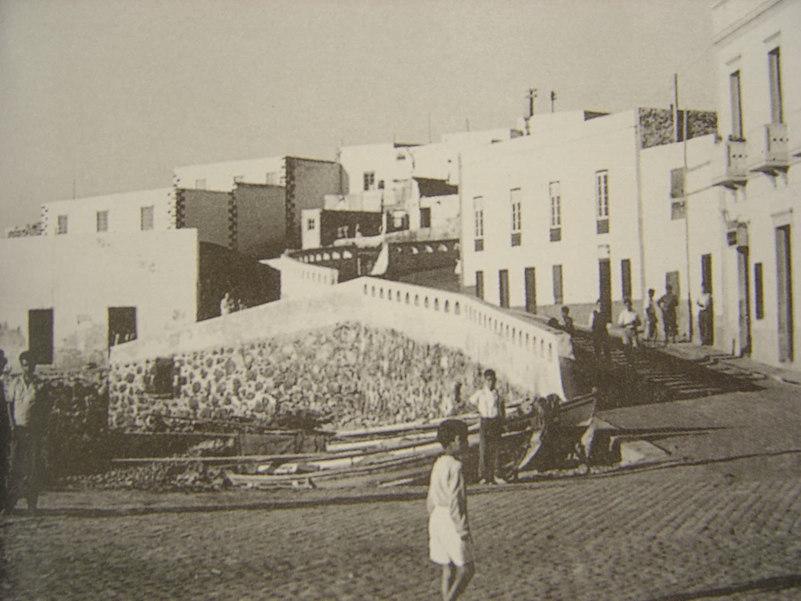 La foto es de la década de 1960, pero nos vale para indicar dónde estaba el Casino de la época en Puerto de Cabras.